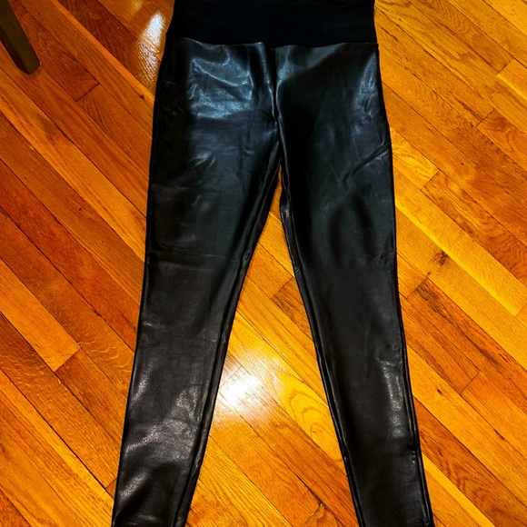 ASSETS by SPANX Women's All Over Faux Leather Leggings - Picture 7 of 8